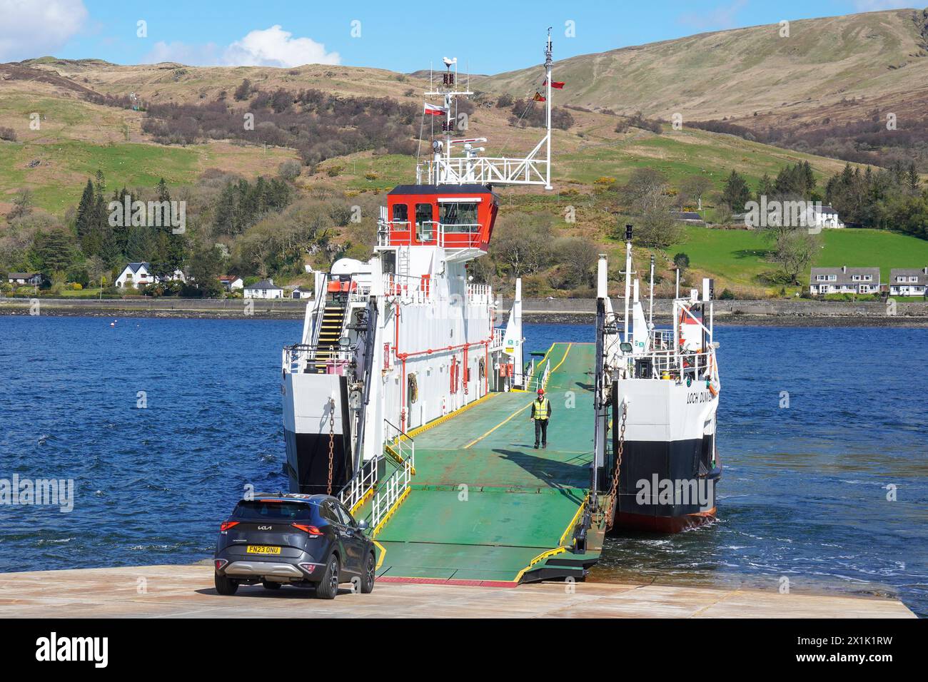 Am 13. Mai 1991 nahm die MV Loch Dunvegan, eine kleine Ro-Ro-Fähre, die von Caledonian MacBrayne betrieben wird, ihren Dienst auf. Stockfoto