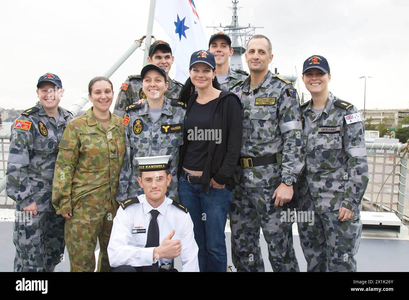 Pauley Perrette, die NCIS-Forensiker Abby Sciuto spielt, trifft auf ihre australischen Äquivalente Garden Island, Sydney-Australia.1/6/10.Paul Lovelace Pho Stockfoto