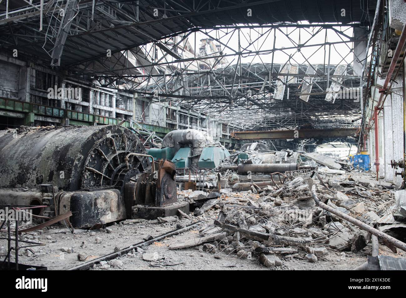 Die Folgen von Raketenangriffen auf die kritische Infrastruktur der Ukraine Stockfoto