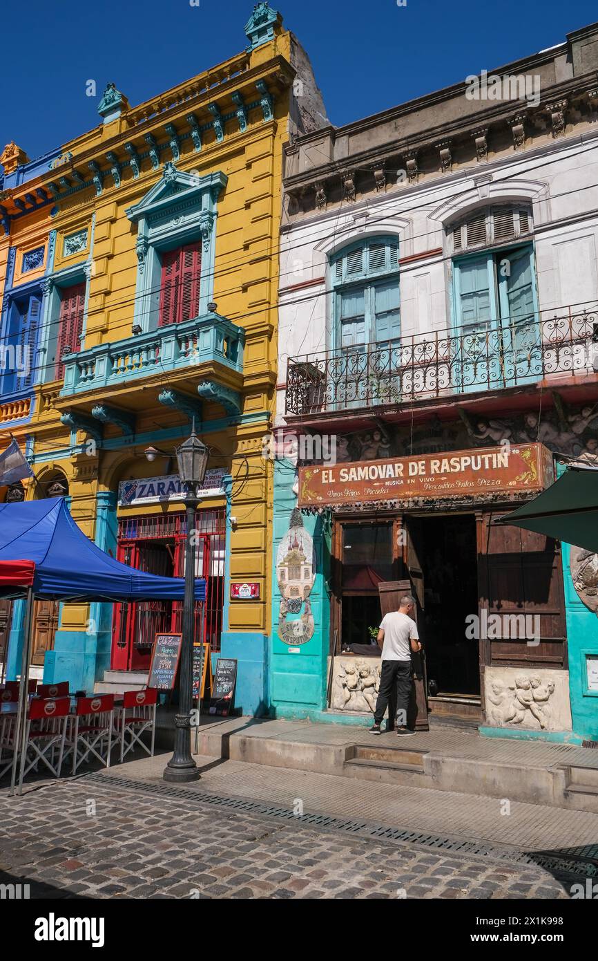 La Boca, Buenos Aires, Argentinien - La Boca, bunt bemalte Häuser im Hafenviertel rund um die El Caminito Gasse. La Boca entstand am en Stockfoto
