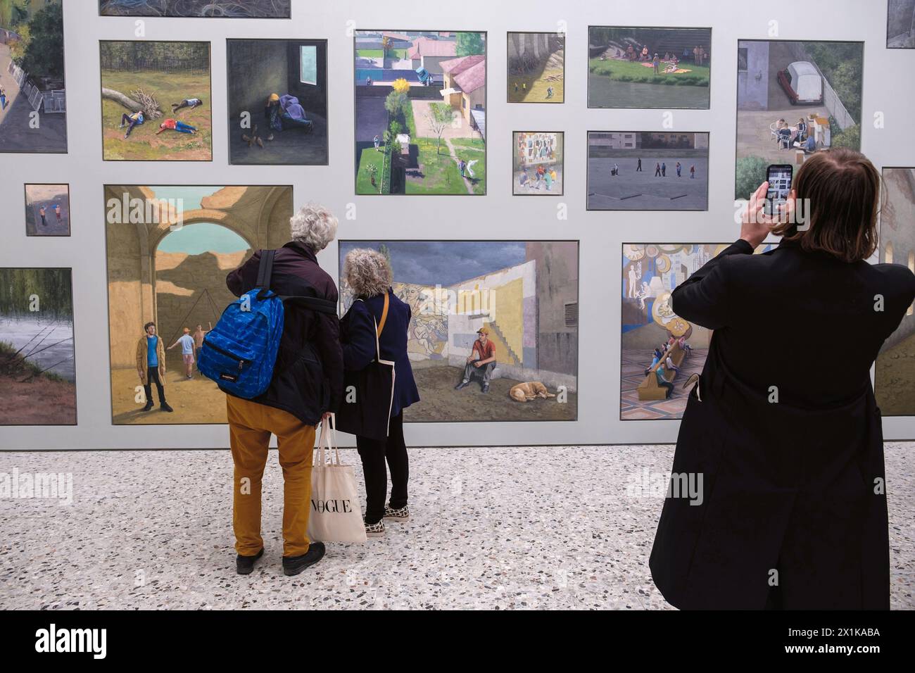 Die 60. Internationale Kunstausstellung mit dem Titel „Stranieri Ovunque - Fremde überall“, kuratiert von Adriano Pedrosa, ist vom 20. April bis 24. November für die Öffentlichkeit geöffnet. Auf dem Foto: Der rumänische Pavillon Stockfoto