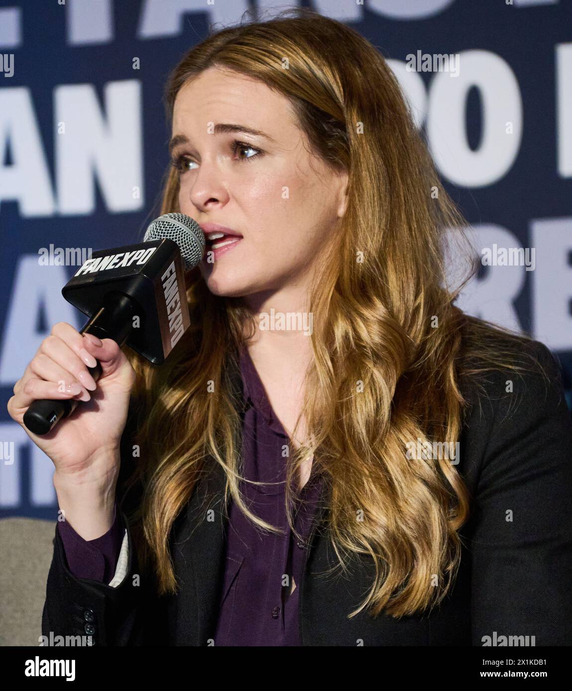 PHILADELPHIA, PA, USA - 03. JUNI 2023: Fragen und Antworten von Danielle Panabaker auf der FAN EXPO im Pennsylvania Convention Center. Stockfoto