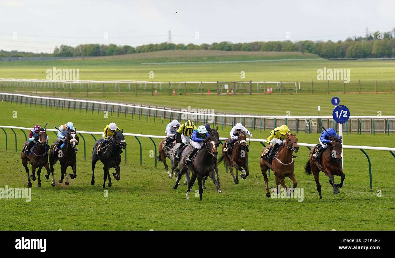 Pretty Crystal wurde von Oisin Orr (zweite rechts) auf dem Weg zum Sieg der Lanwades Stud Nell Gwyn Stakes am zweiten Tag des bet365 Craven Meetings auf der Newmarket Racecourse gefahren. Bilddatum: Mittwoch, 17. April 2024. Stockfoto