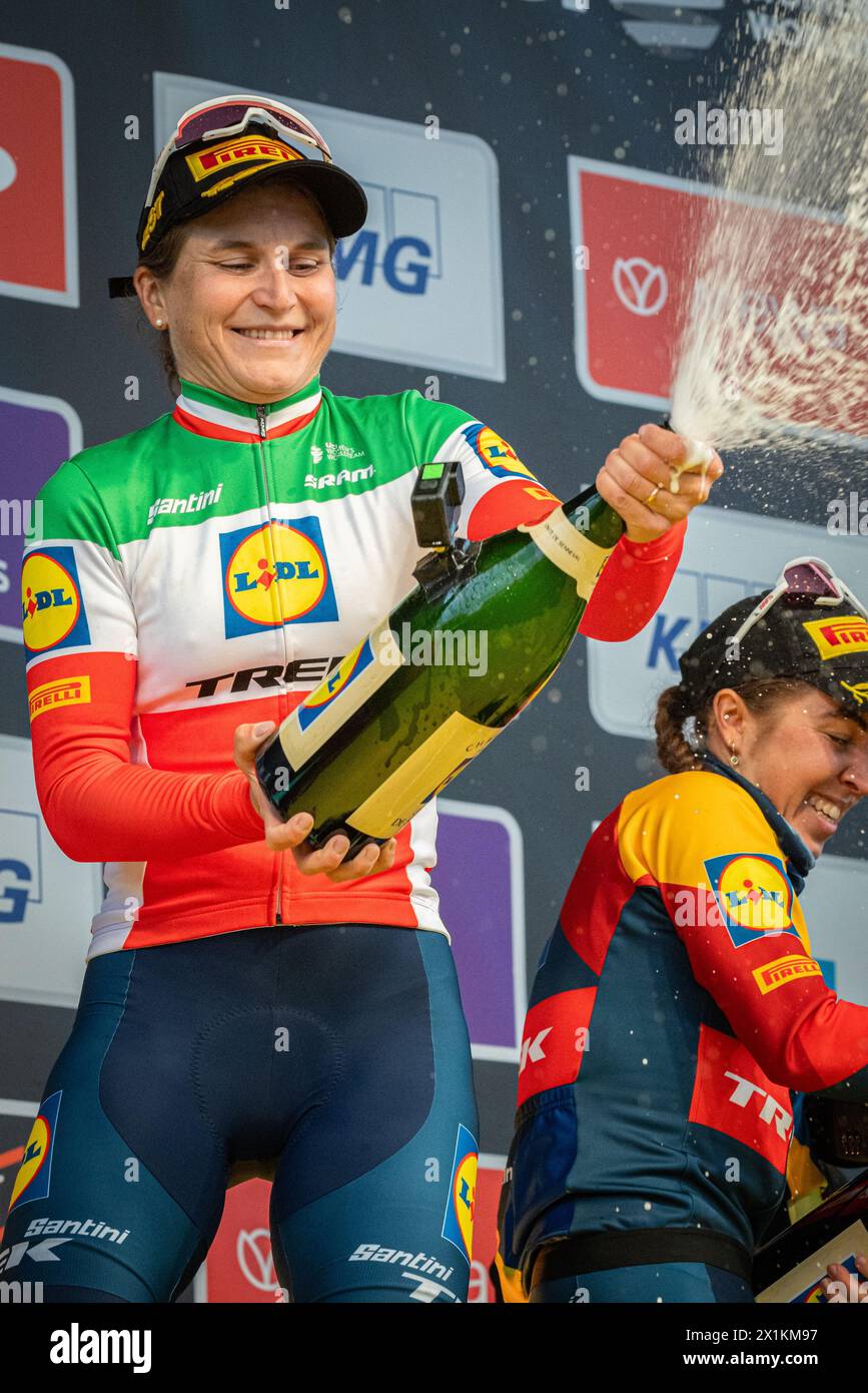 De Ronde van Vlaanderen WE (Tour durch Flandern), Belgien. Lidl - der italienische Nationalmeister von Trek feiert den Sieg von Antwerpen nach Oudenaarde über 163 km Stockfoto