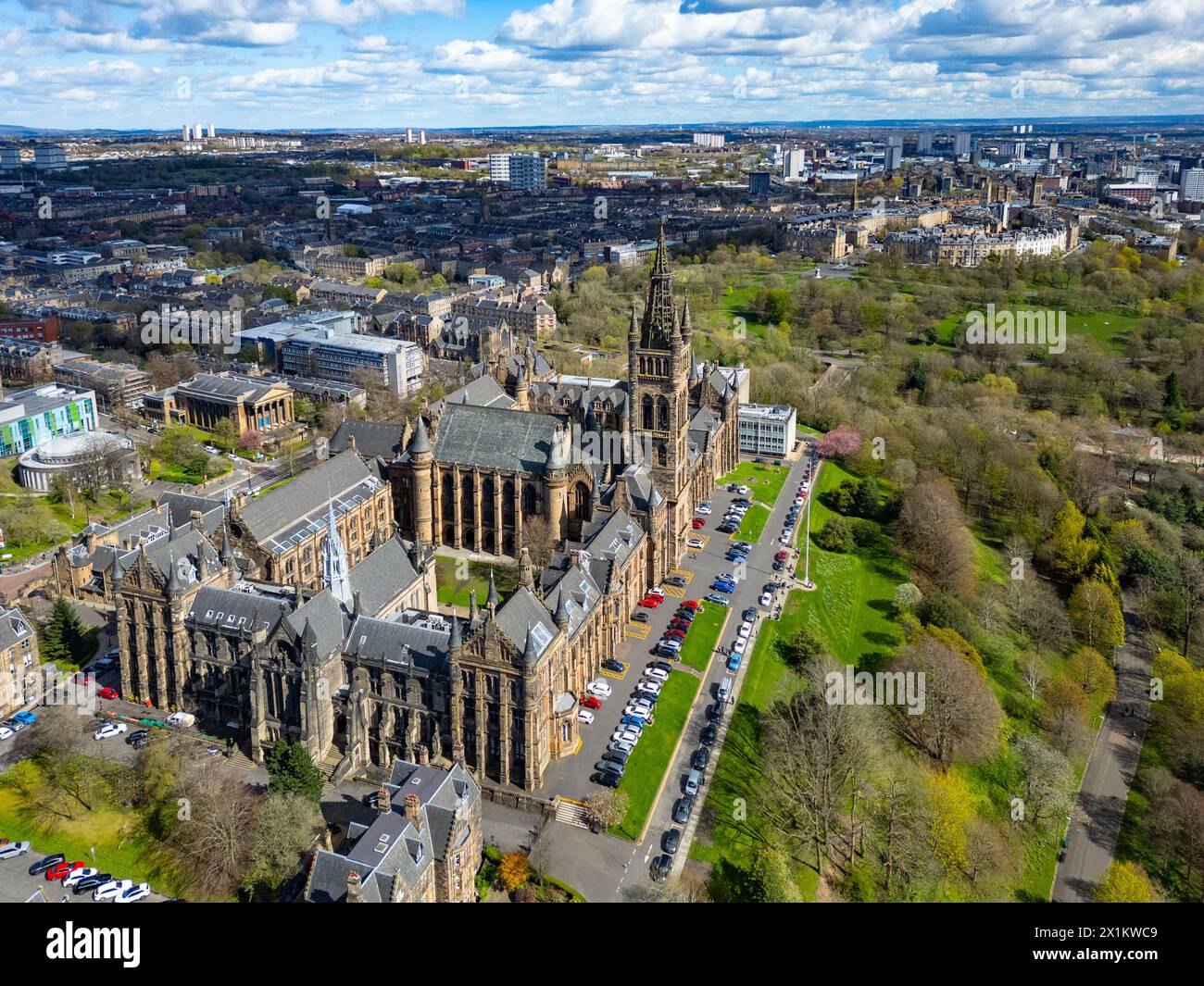 Luftaufnahme der Glasgow University neben Kelvingrove Park, Glasgow, Schottland, Großbritannien Stockfoto