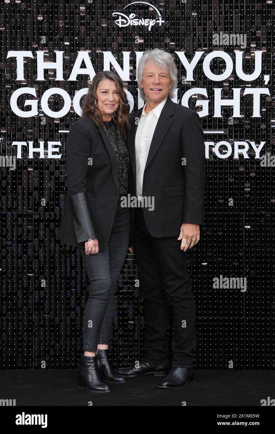 Jon Bon Jovi nimmt mit seiner Frau Dorothea Bongiovi an der britischen Premiere der Disney+-Serie Thank You, Goodnight: The Bon Jovi Story im Odeon Luxe, Leicester Square, London Teil. Bilddatum: Mittwoch, 17. April 2024. Stockfoto