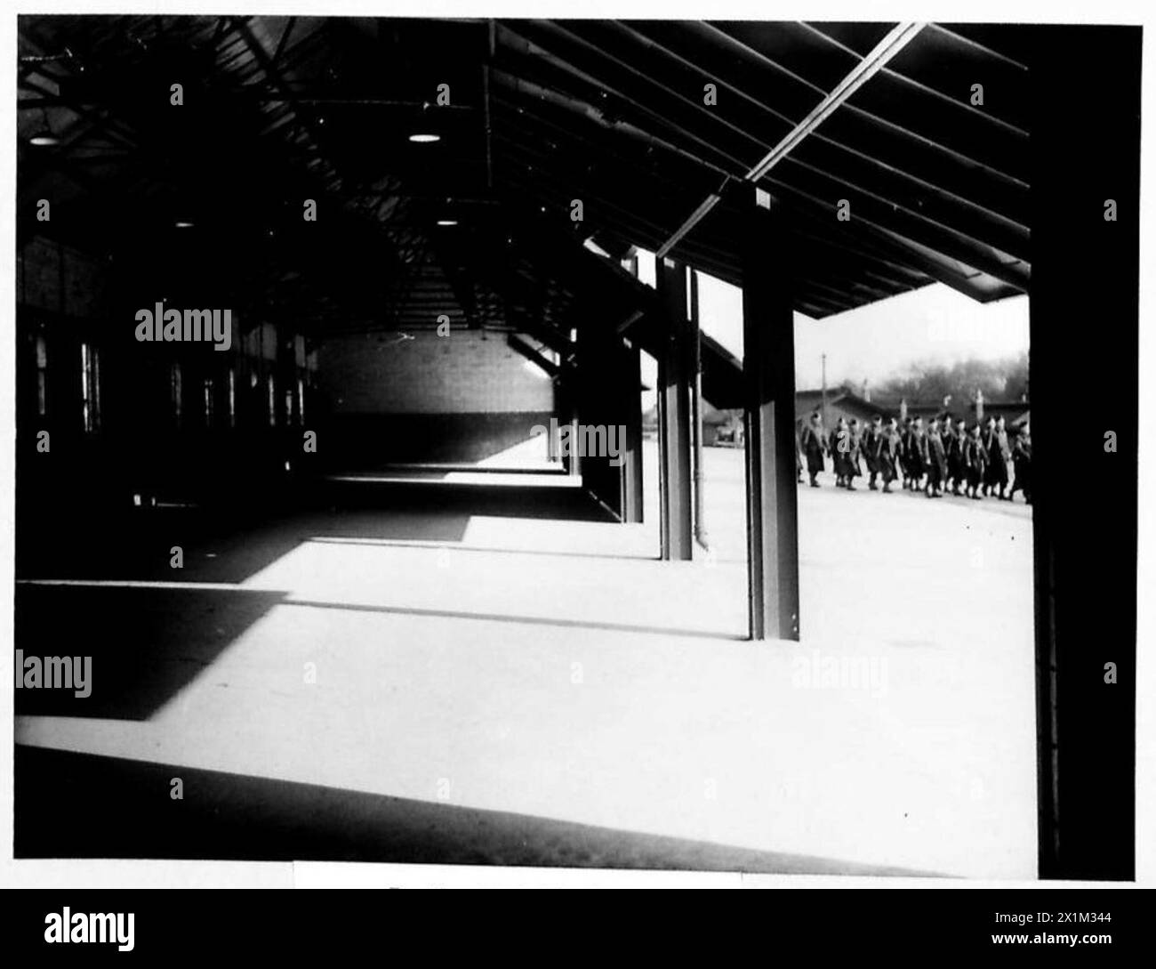 Garagen und andere Armeebauten werden im Aldershot Command gezeigt und veranschaulichen die Infrastruktur und das Facility Management. Stockfoto