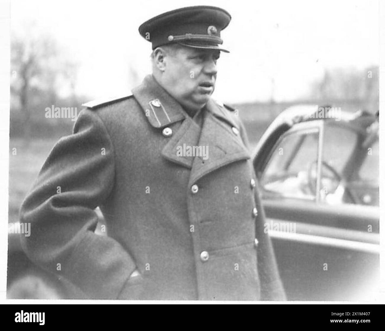 FELDMARSCHALL ALEXANDER TRIFFT AUF RUSSISCHE KOMMANDEURE – Marschall Tolbukhin, britische Armee Stockfoto