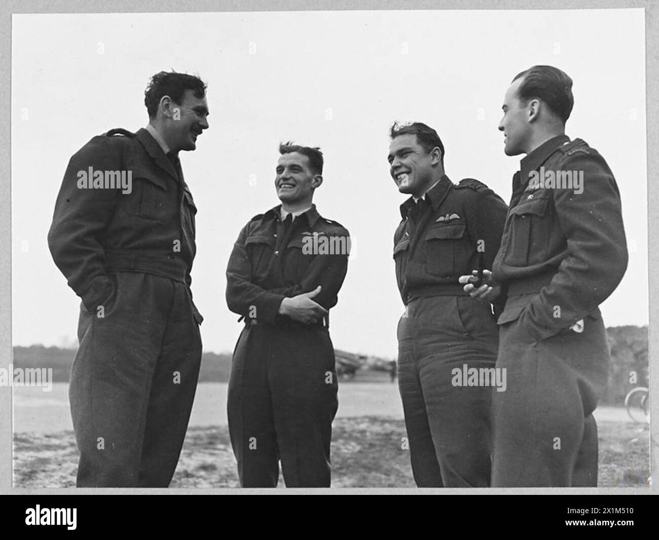 Wing Commander James Edgar Johnson, DSO, DFC, RAFVR, führte zahlreiche Operationen an, sieben feindliche Flugzeuge zerstören, an der Zerstörung eines anderen teilhaben und Führung und Geschick demonstrieren. Stockfoto