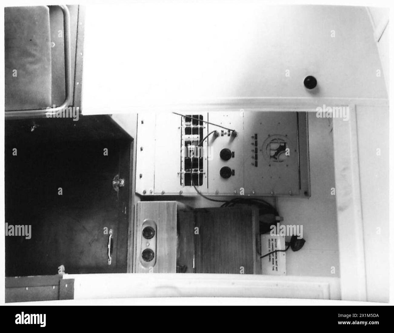 Ein vom Army Information Bureau gehaltenes Glasnegativ, das die Dokumentation der britischen Armee und die fotografische Dokumentation veranschaulicht. Stockfoto