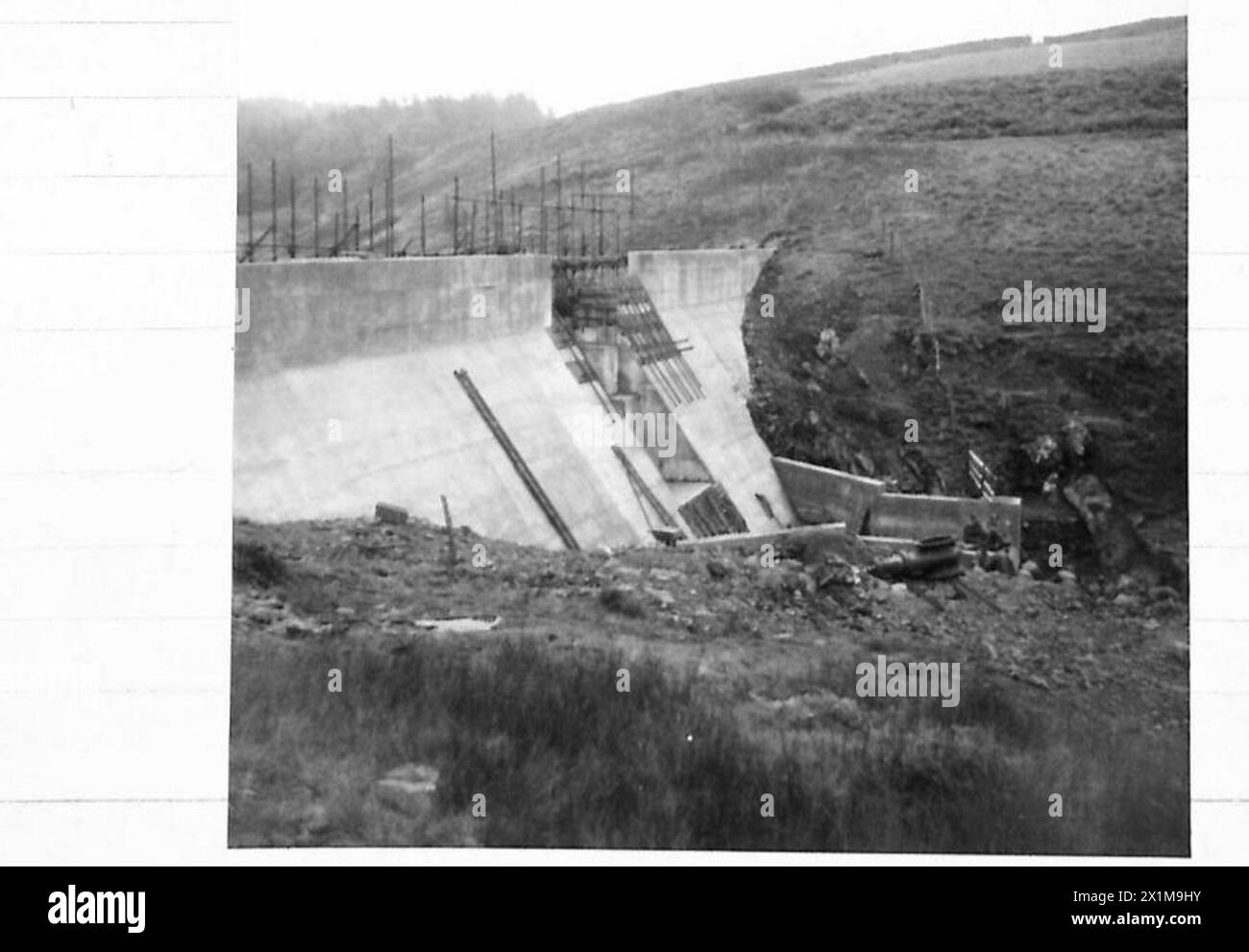 Britische Armee Operation TN. 5 beinhaltet die Vorbereitung eines Tals, das mit Wasser gefüllt wird, wahrscheinlich für strategische oder technische Zwecke. Stockfoto