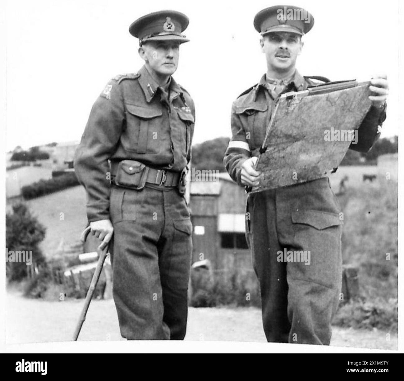 Hochrangige Offiziere der britischen Armee, darunter Generalleutnant E. F. Anderson und Brigadier A. G. Neville, beobachten die Übung des 3. Korps in Nordirland. Stockfoto