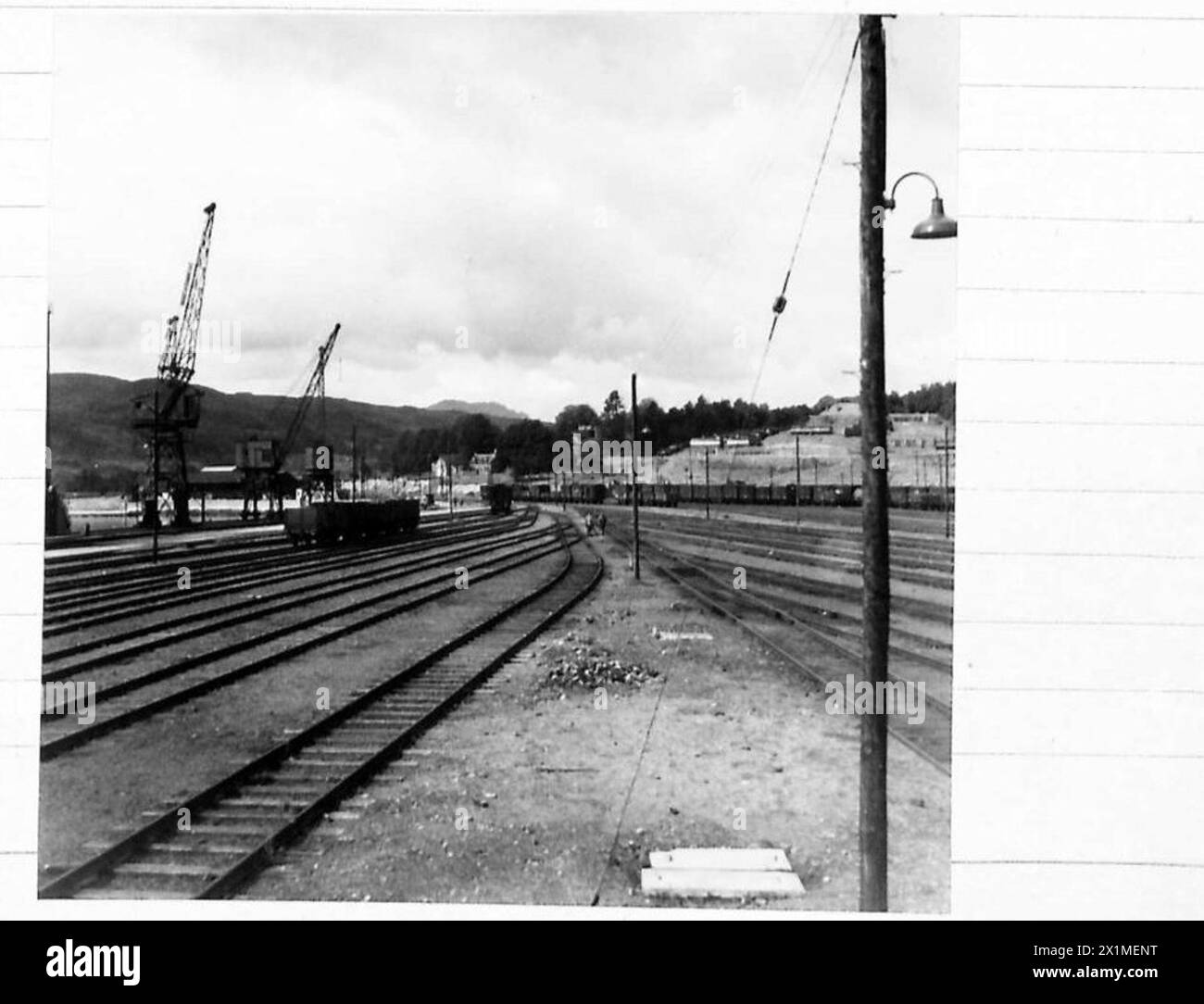 Der Einsatz von Feuerwerken an einem Kai und einer Bahnstrecke wird im Rahmen von Aufgaben der British Army für TN durchgeführt. 5. Stockfoto