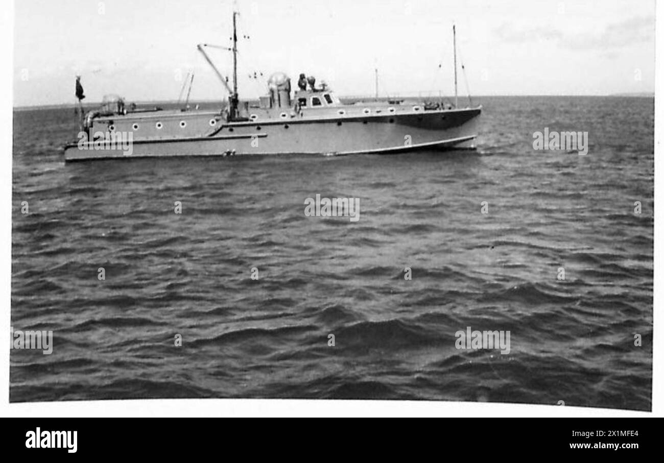 BESUCH VON Q.M.G. GENERAL SIR THOMAS S.RIDDELL-WEBSTER, KCB.,DSO., ZUM H.Q. C. RASC., WASSERTRANSPORTEINHEIT, YARMOUTH, I.O.W. - A.S.R. 'EARLSFIELD', BRITISH ARMY Stockfoto