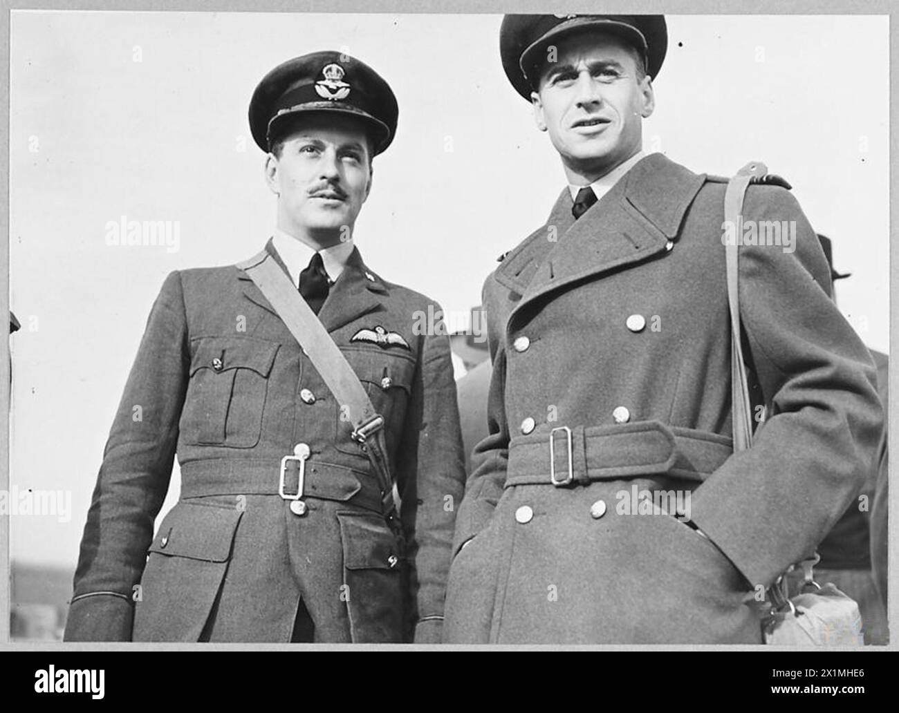 Squadron Leader W.E.G. Taylor kommandierte die No. 71 Eagle Squadron RAF, wo amerikanische Piloten während des Zweiten Weltkriegs standardisierte RAF-Schulungen absolvierten, die bereits Flugerfahrungen hatten Stockfoto