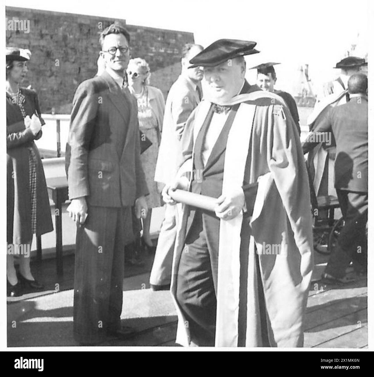 Winston Churchill hält seine Schriftrolle am Ende des Verfahrens in Quebec, British Army. Stockfoto