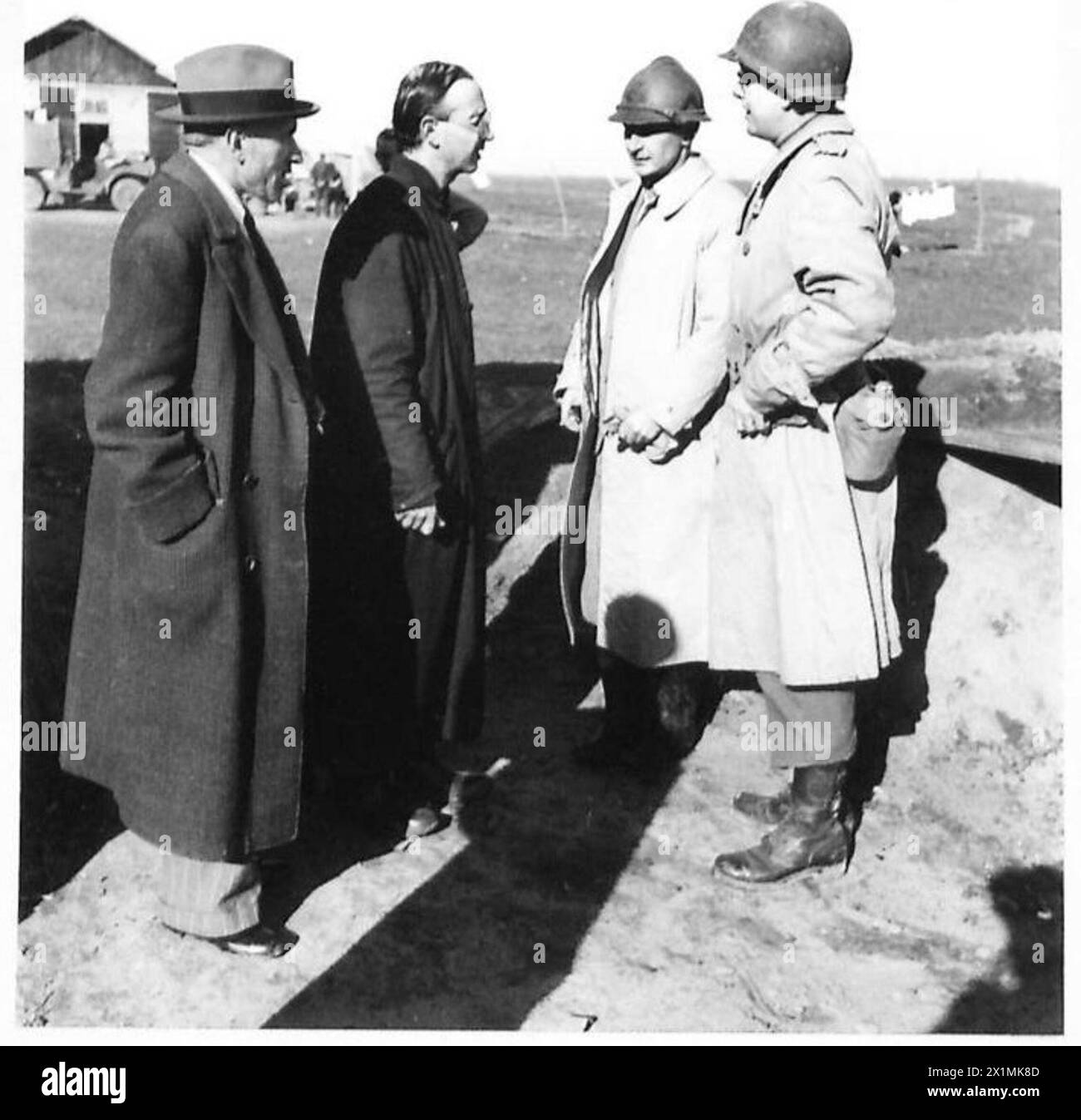 Ein Foto, das den Prinzen während der Operationen der britischen Armee in Nordafrika, Sizilien, Italien, dem Balkan und Österreich zwischen 1942 und 1946 zeigt. Stockfoto