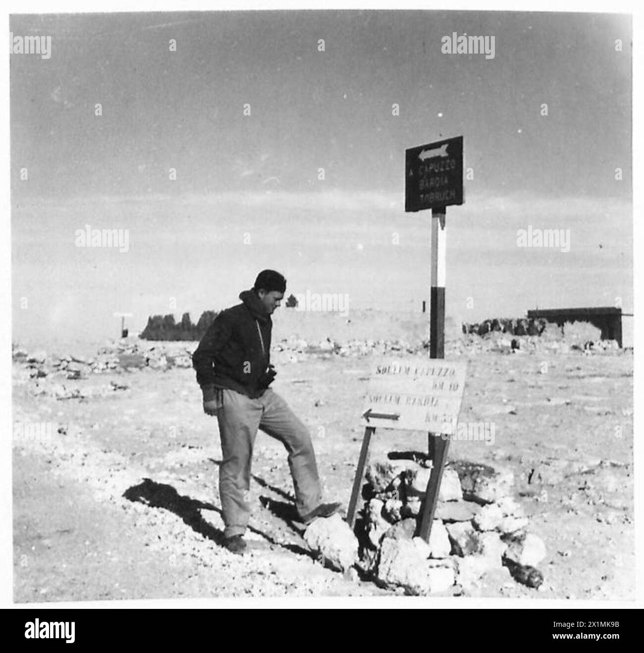 Fotos aus der Westwüste zeigen die Stadt Sollum, darunter Gebäude mit italienischer Schrift an den Wänden, britische Armee. Stockfoto
