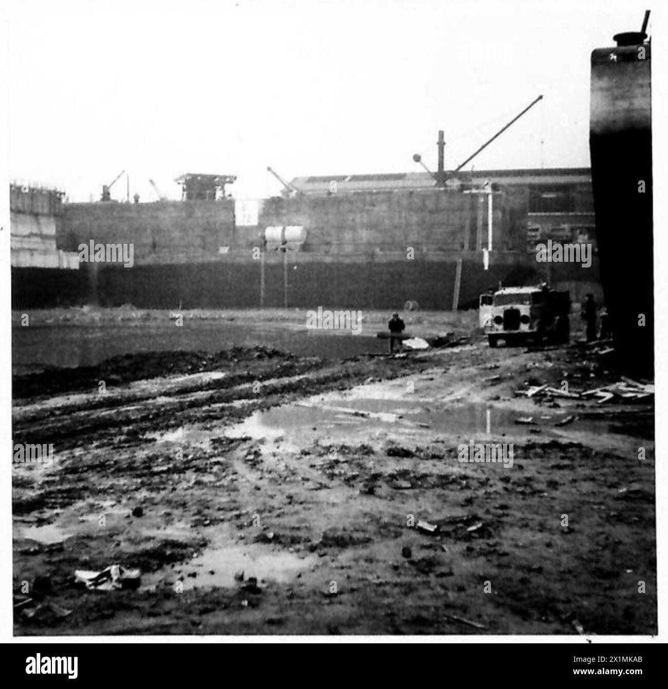 SONDERAUFTRAG FÜR TN. 5 - Fotos von Phoenix-Flugzeugen in Surrey Docks, British Army Stockfoto