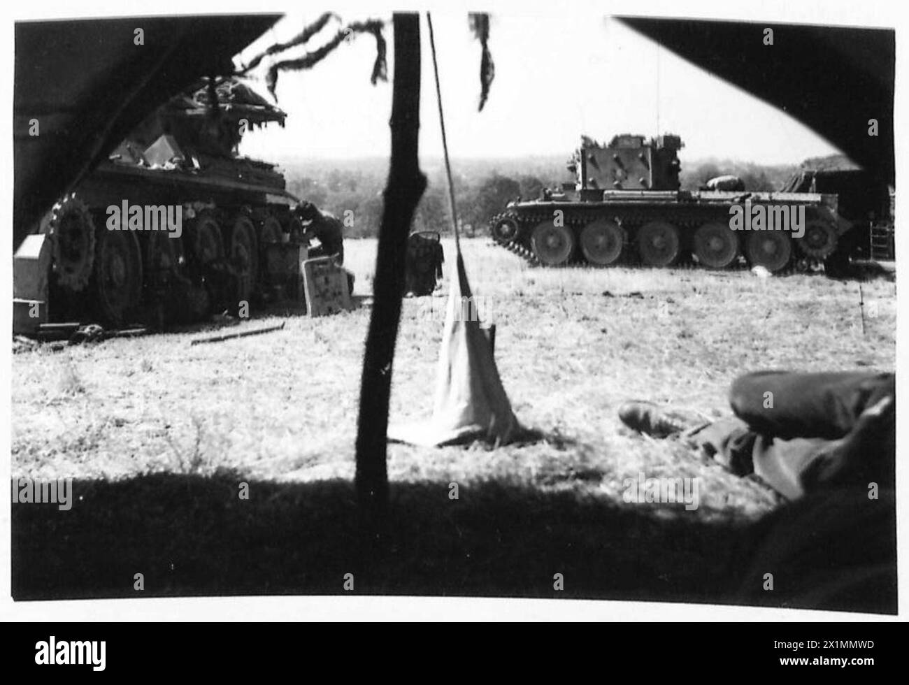 DIE BRITISCHE ARMEE IN DER NORMANDIE 1944 - Ein Cromwell-Panzer in der 22. Panzerbrigade Werkstatt, 7. Panzerdivision, in der Nähe von Villers Bocage, 13. August 1944, britische Armee, 7. gepanzerte Division Stockfoto