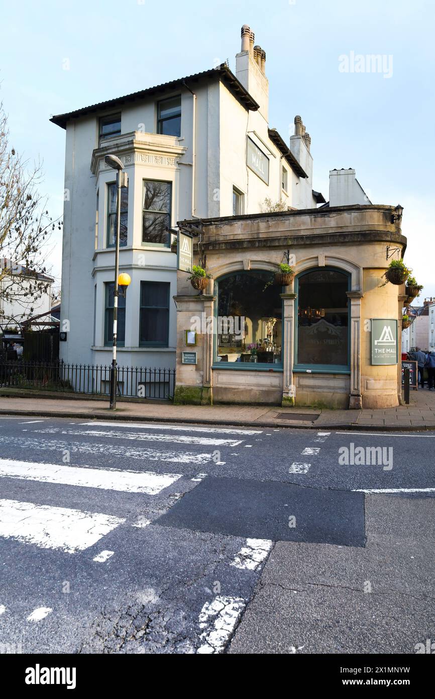 Bristol, England, 30. März 2024: Straße mit schönen Häusern im Stadtteil Clifton Park in Bristol Stockfoto