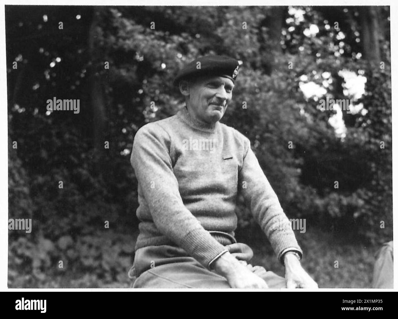 ALLIIERTE STREITKRÄFTE IM NORMANDIE-FELDZUG 1944 - General Sir Bernard Montgomery spricht an alliierte Kriegskorrespondenten auf einer Pressekonferenz in seinem Hauptquartier, 11. Juni 1944, Stockfoto