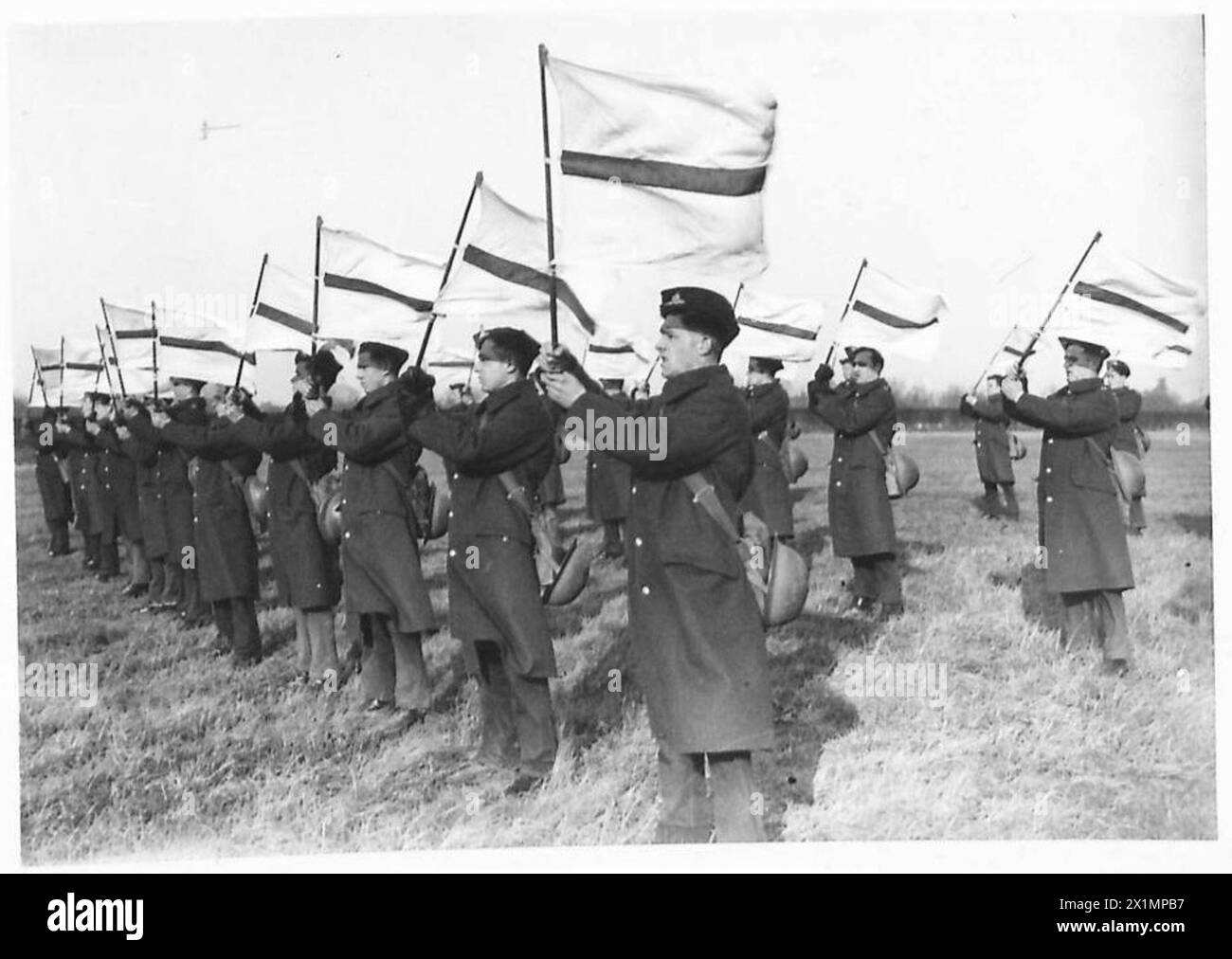 Die Schützen des Corps of Signals in Colchester üben Flaggensignalisierung während eines speziellen Trainingskurses, British Army. Stockfoto