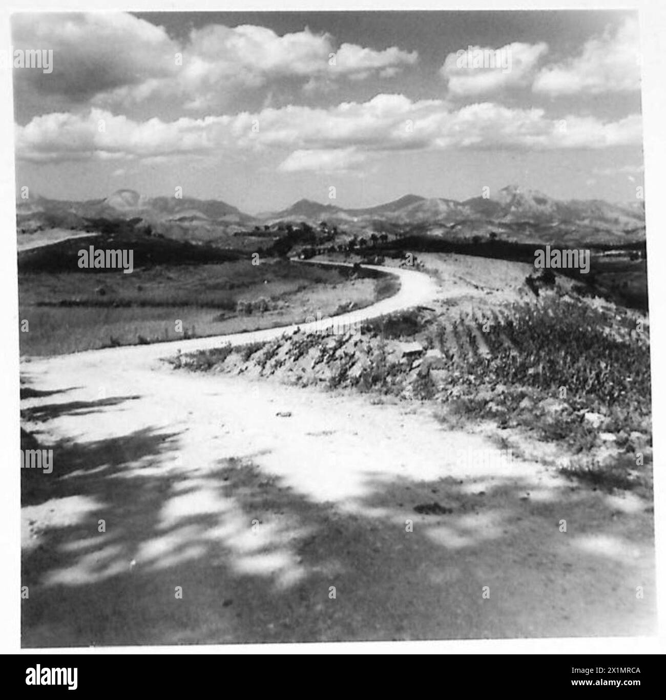 Die Lancers führen Patrouillen über ländliche Gebiete innerhalb der Einsatzzone der Achten Armee, British Army, durch. Stockfoto