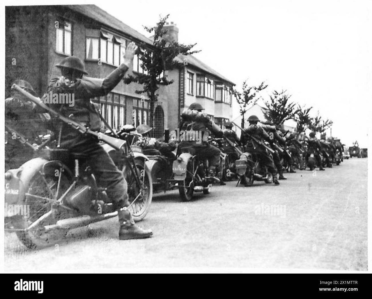 Bren-Träger einer Flugkolonne der British Army nehmen an einer militärischen Übung teil, um Mobilität und taktische Manöver zu üben. Stockfoto