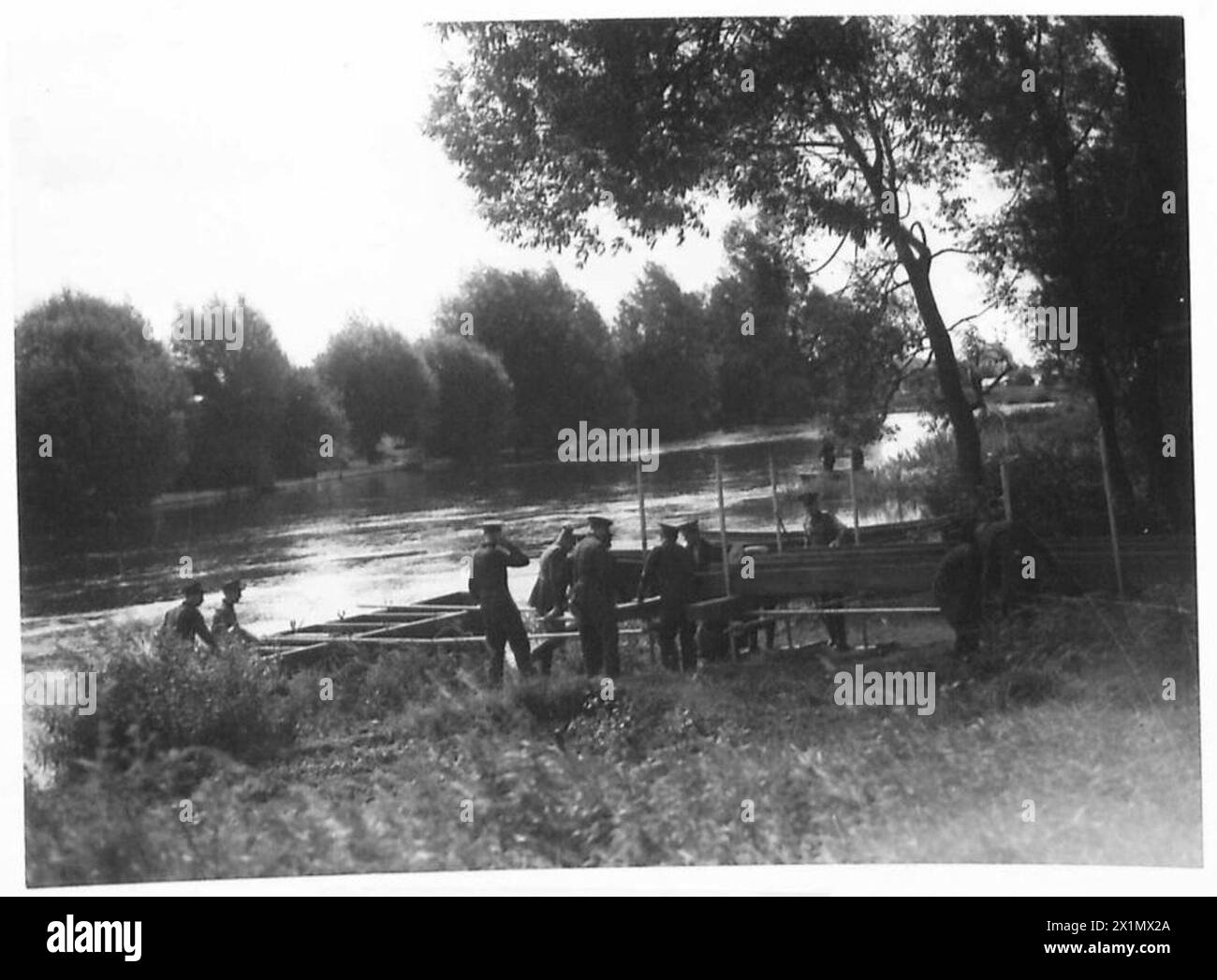Die London Division der Territorial Army betreibt Brückenbauübungen und baut temporäre Strukturen für militärische Operationen, British Army. Stockfoto