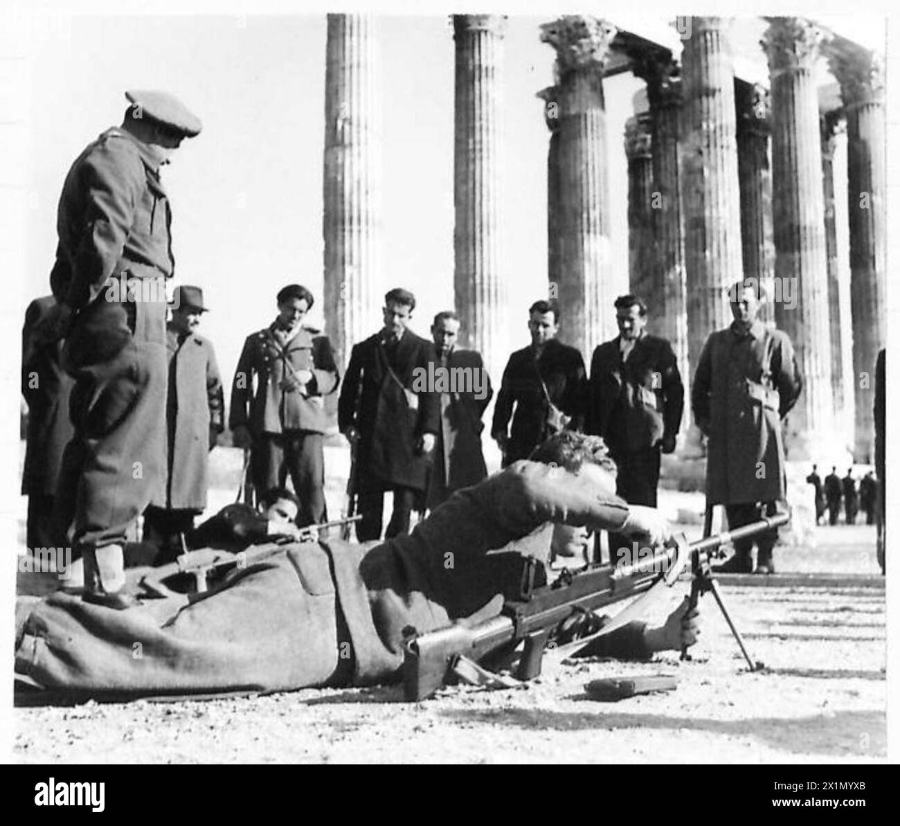 Rekruten der griechischen Nationalgarde erhalten Ausbildung und Anweisungen zur Bren-Waffe durch britische Armee, 1940er Jahre Stockfoto