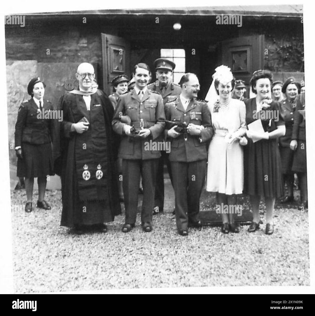 Eine militärische Hochzeit in der Garnisonskirche Iserlohn mit Teilnehmern wie Reverend Captain I.B. Maccalman, Oberstleutnant Lowden, Captain R.S. Morton, Schwester H.M. Cogbill und Schwester Mary Middleton, British Army of the Rhein. Stockfoto