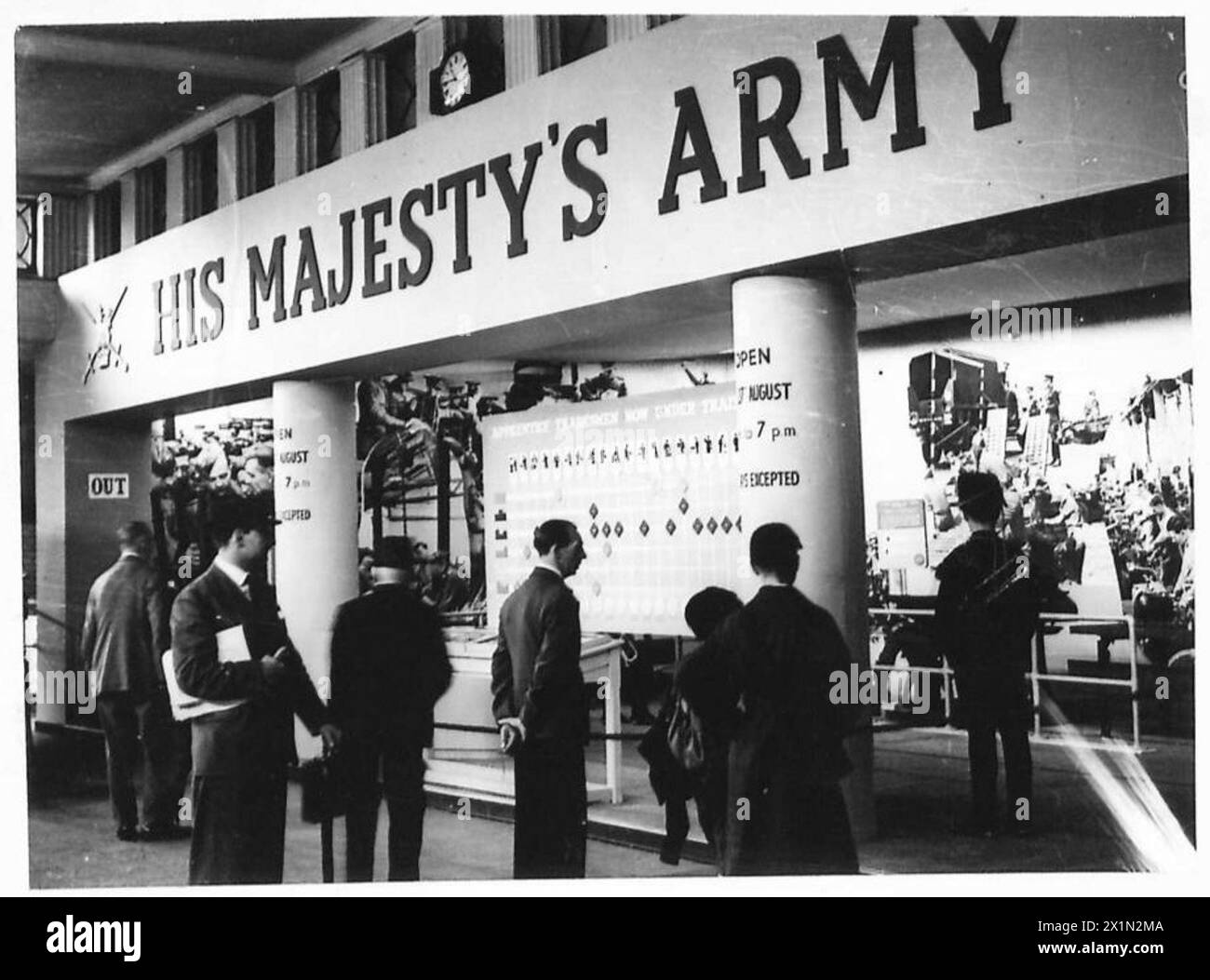 CHARING CROSS AUSSTELLUNG - die erste fotografische Ausstellung von Armeehandlungen usw. im Charing Cross Underground, British Army Stockfoto