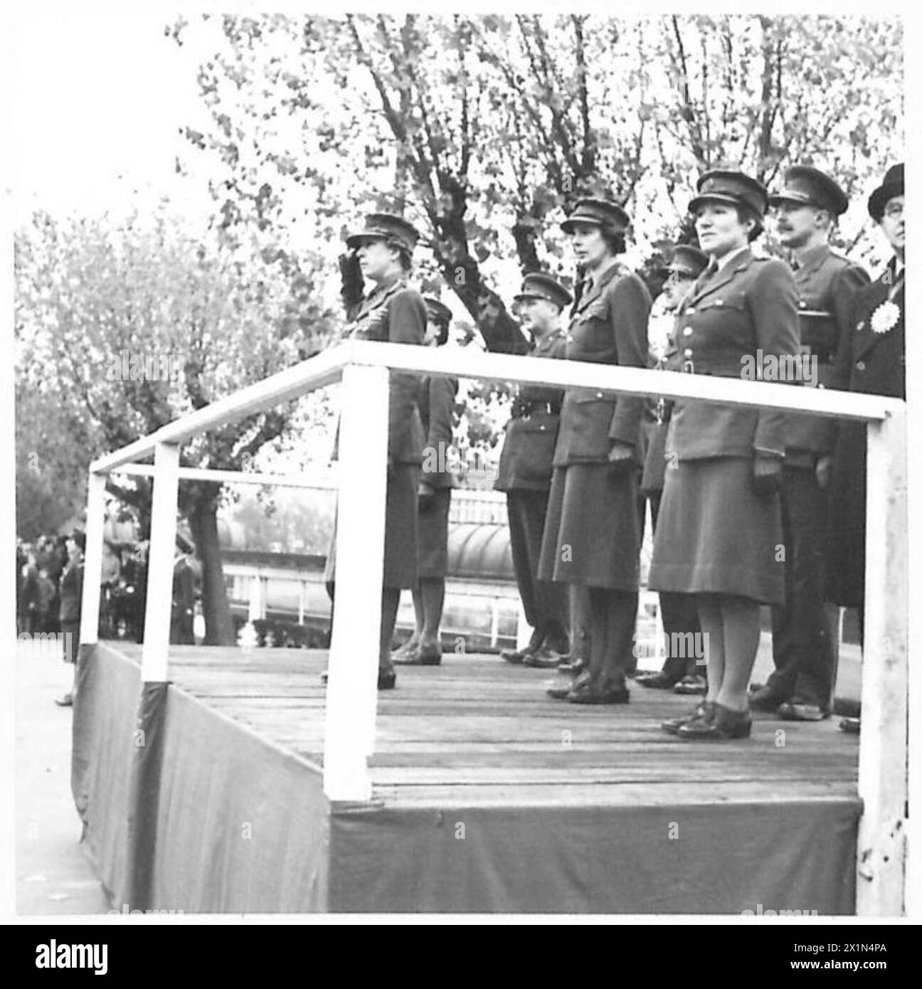 H.R.H. die Prinzessin Royal inspiziert Offiziere und nimmt den Gruß, als A.T.S. beim Eastern Command, British Army, vorbeizieht. Stockfoto