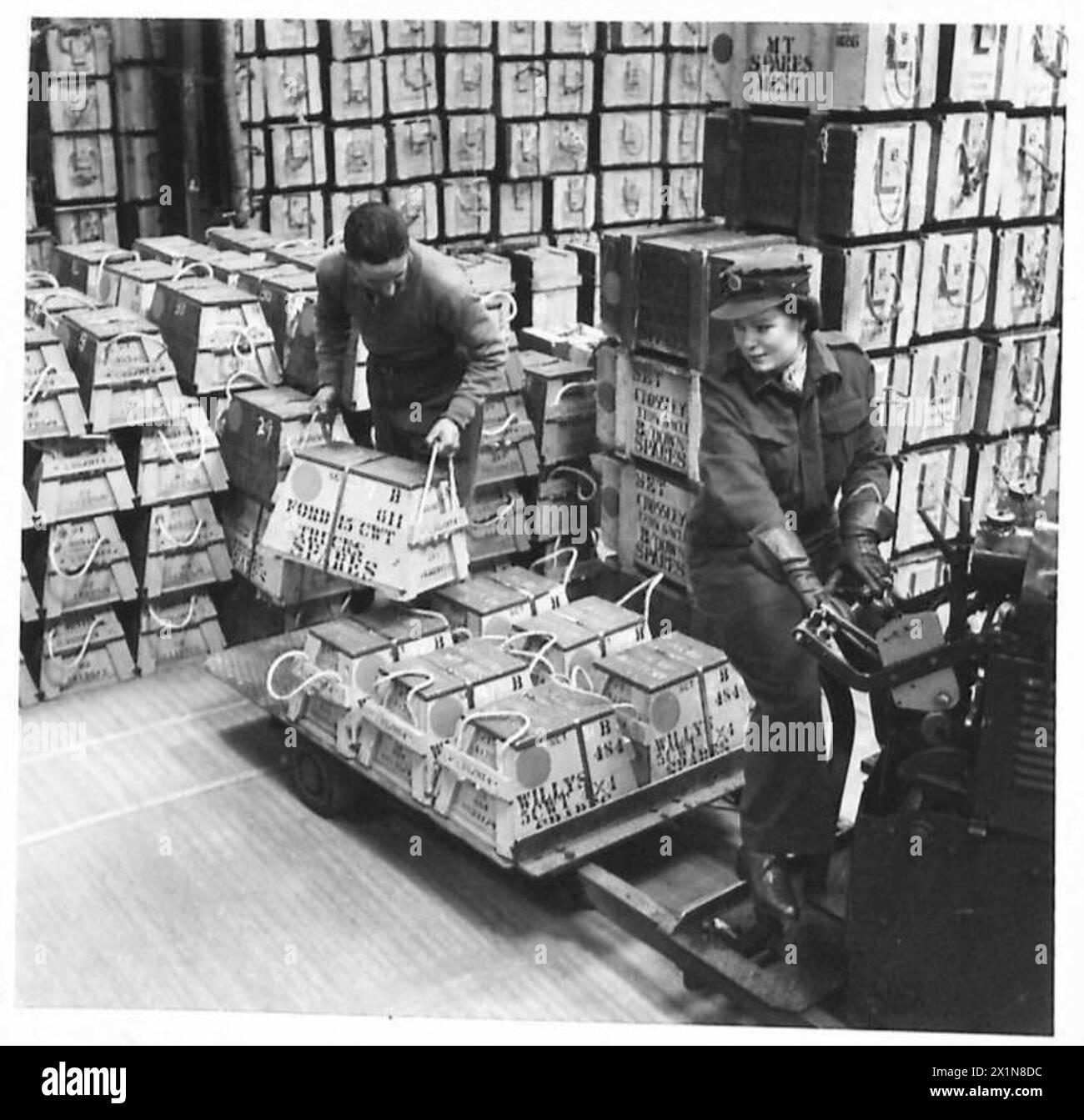 ZENTRALES KAMPFMITTELDEPOT, DERBY - Landing Reserve Stacks, britische Armee Stockfoto