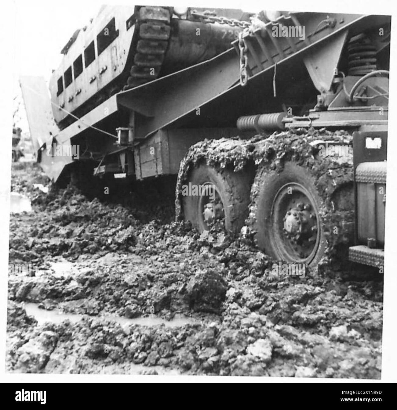 PANZER UND RAUPENTRANSPORTER - Radtransporter verstaut, britische Armee Stockfoto