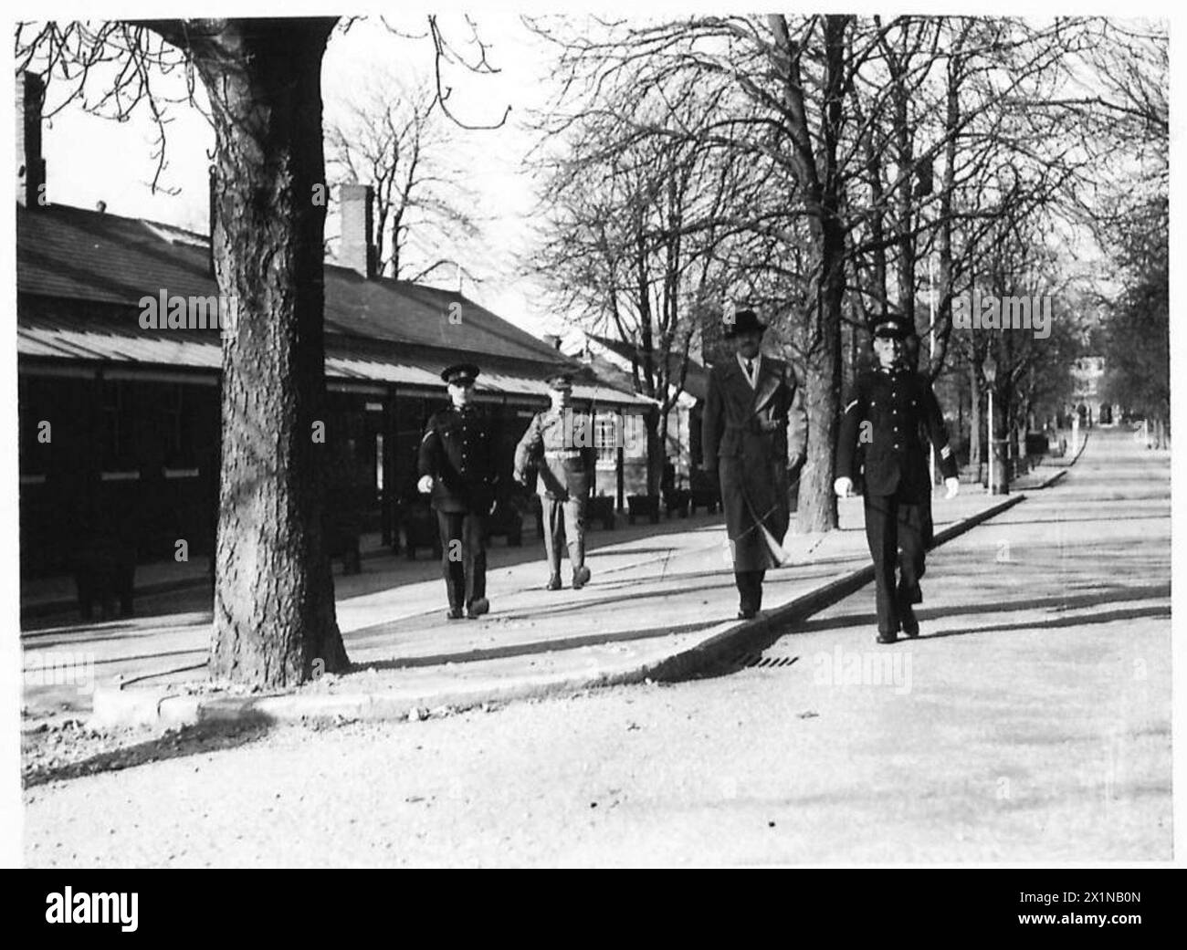 Personal der britischen Armee in ausgehendem Kleid während des Dienstes, das formelle Uniformstandards und Aussehen demonstrierte. Stockfoto