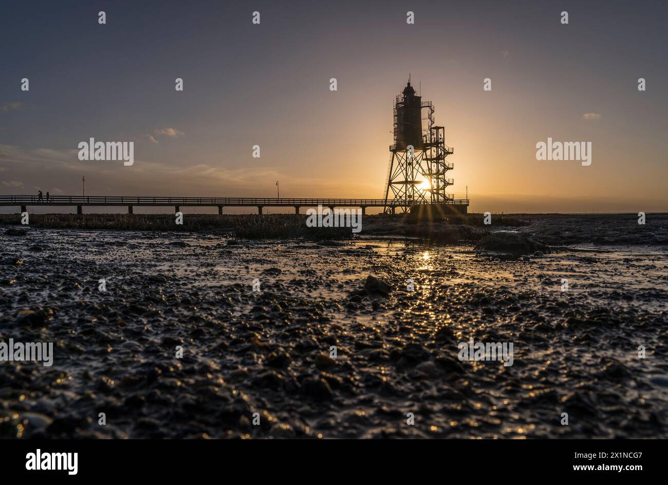 Sonnenuntergang auf dem historischen Leuchtturm von Oberever. Stockfoto