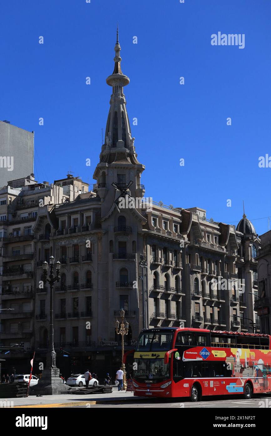 Buenos Aires, Argentinien, 17.04.2024, Ansicht des Gebäudes der legendären Süßwarenfabrik El Molino vor dem Nationalkongress. (Foto: Néstor J. Beremblum) Stockfoto