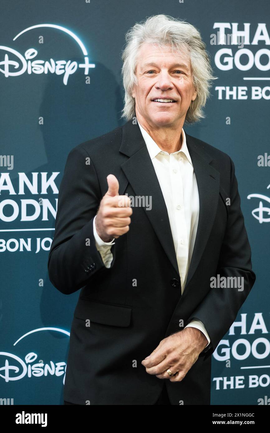 Odeon Luxe Leicester Square, London, Großbritannien. 17. April 2024. Jon Bon Jovi fotografierte bei der britischen Premiere von „Thank You, Goodnight: The Bon Jovi Story“. Foto von Julie Edwards./Alamy Live News Stockfoto