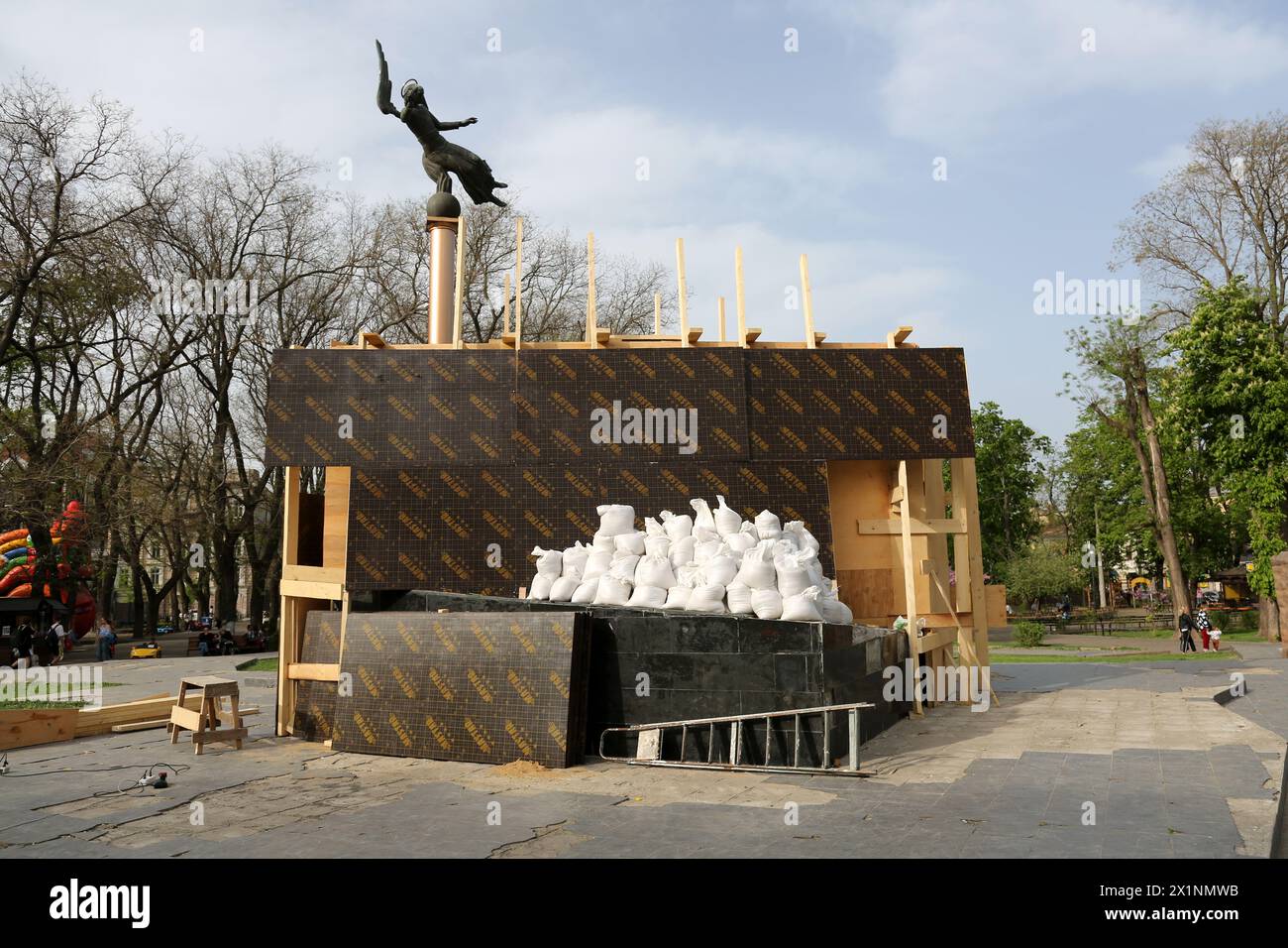 Denkmal für Antin Holovaty auf dem Starobazarny-Platz in den Verteidigungsbauten. Gemäß dem UNESCO-Programm zur Erhaltung des kulturellen Erbes der Ukraine während des anhaltenden Krieges mit der Russischen Föderation Antin Holovaty oder Anton Golovaty war ein prominenter zaporoschhischer Kosakenführer, der nach der Zerstörung des zaporoschhischen Sich eine Schlüsselfigur bei der Bildung der Schwarzmeerkosaken war Gastgeber und ihre spätere Wiederansiedlung in die Kuban Regi Stockfoto