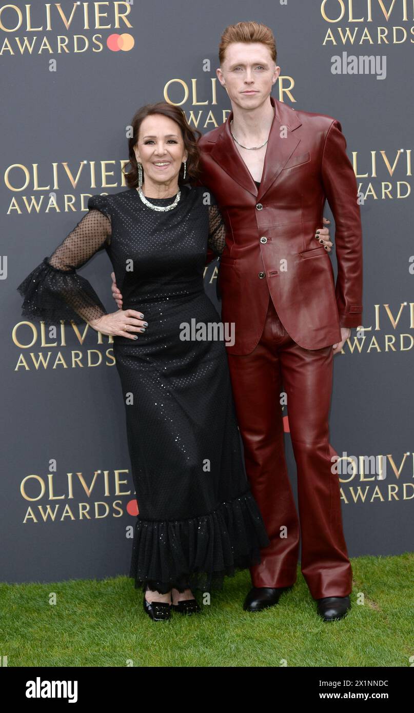 Das Foto muss mit dem Namen ©Alpha Press 078237 14/04/2024 Dame Arlene Phillips und James Cousins bei den Olivier Awards 2024 in London ausgezeichnet werden. Stockfoto