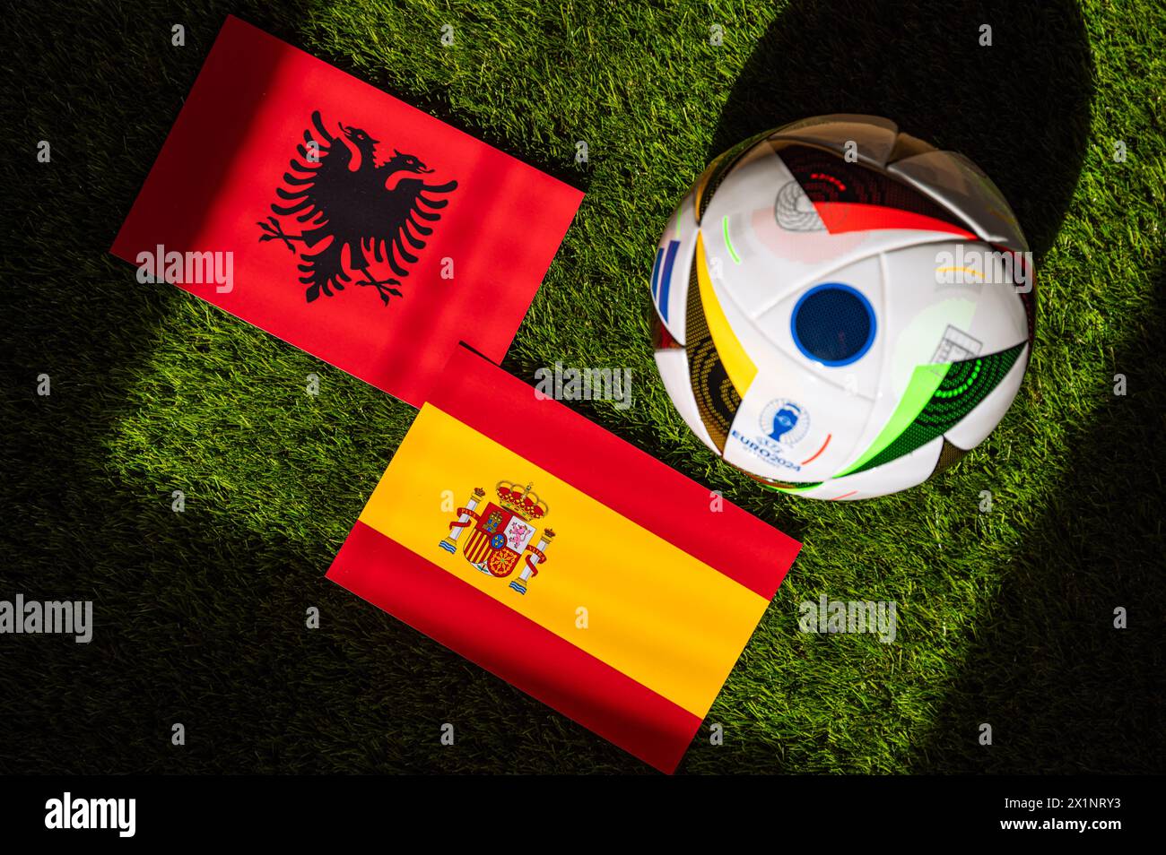 BERLIN, DEUTSCHLAND, 17. APRIL 2024: Albanien gegen Spanien, Fußball-EM 2024 Gruppe B in Düsseldorf Arena, Düsseldorf, 24. Juni 2024, offizieller Ball auf gr Stockfoto