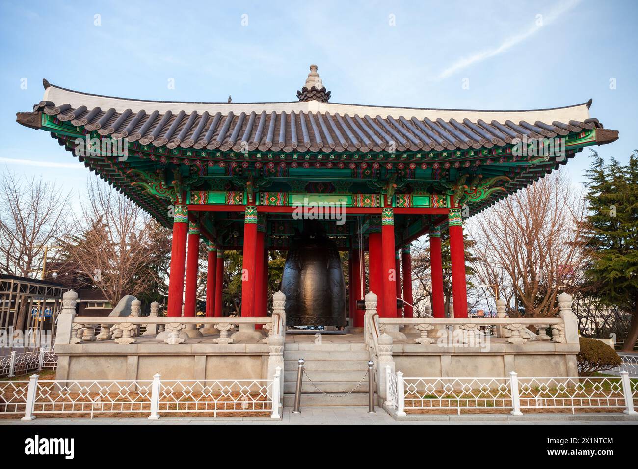 Der Glockenpavillon. Yongdusan Park, Busan, Südkorea Stockfoto