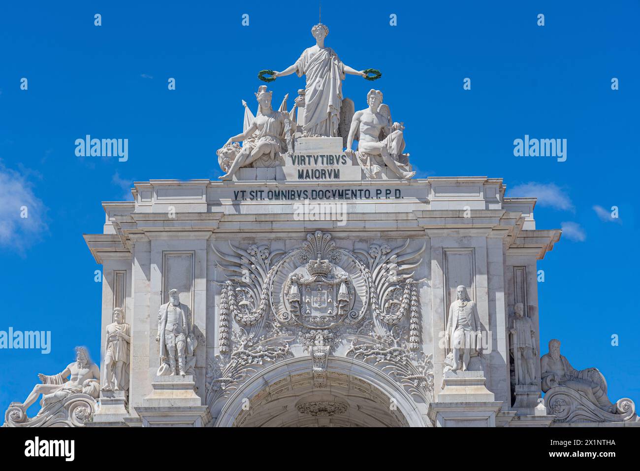 Oben auf dem Bogen des Monuments der Augusta-Straße in Lissabon Stockfoto