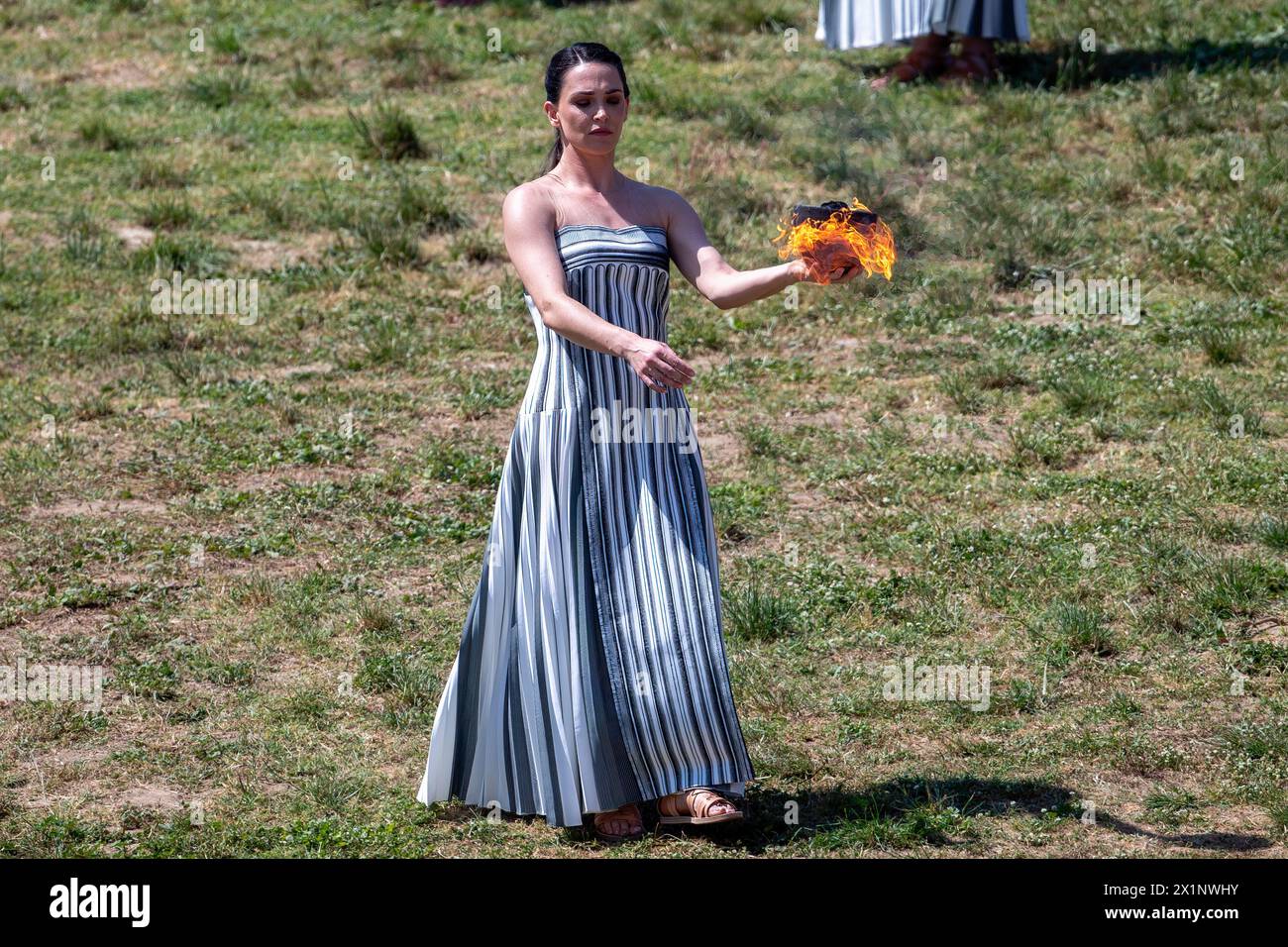 Olympia, Griechenland - 15. April 2024: Letzte Probe der olympischen Flammenbeleuchtung für die Olympischen Sommerspiele 2024 im antiken Olym Stockfoto