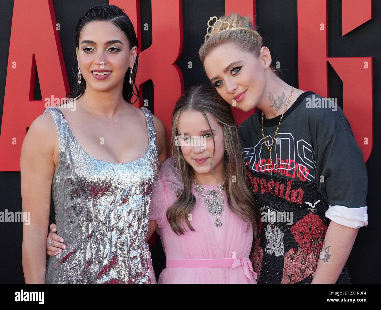 Los Angeles, USA. April 2024. (L-R) Melissa Barrera, Alisha Weir und Kathryn Newton bei der Premiere der Universal Pictures ABIGAIL Los Angeles im Regency Village Theatre in Westwood, KALIFORNIEN, am Mittwoch, den 17. April 2024. (Foto: Sthanlee B. Mirador/SIPA USA) Credit: SIPA USA/Alamy Live News Stockfoto