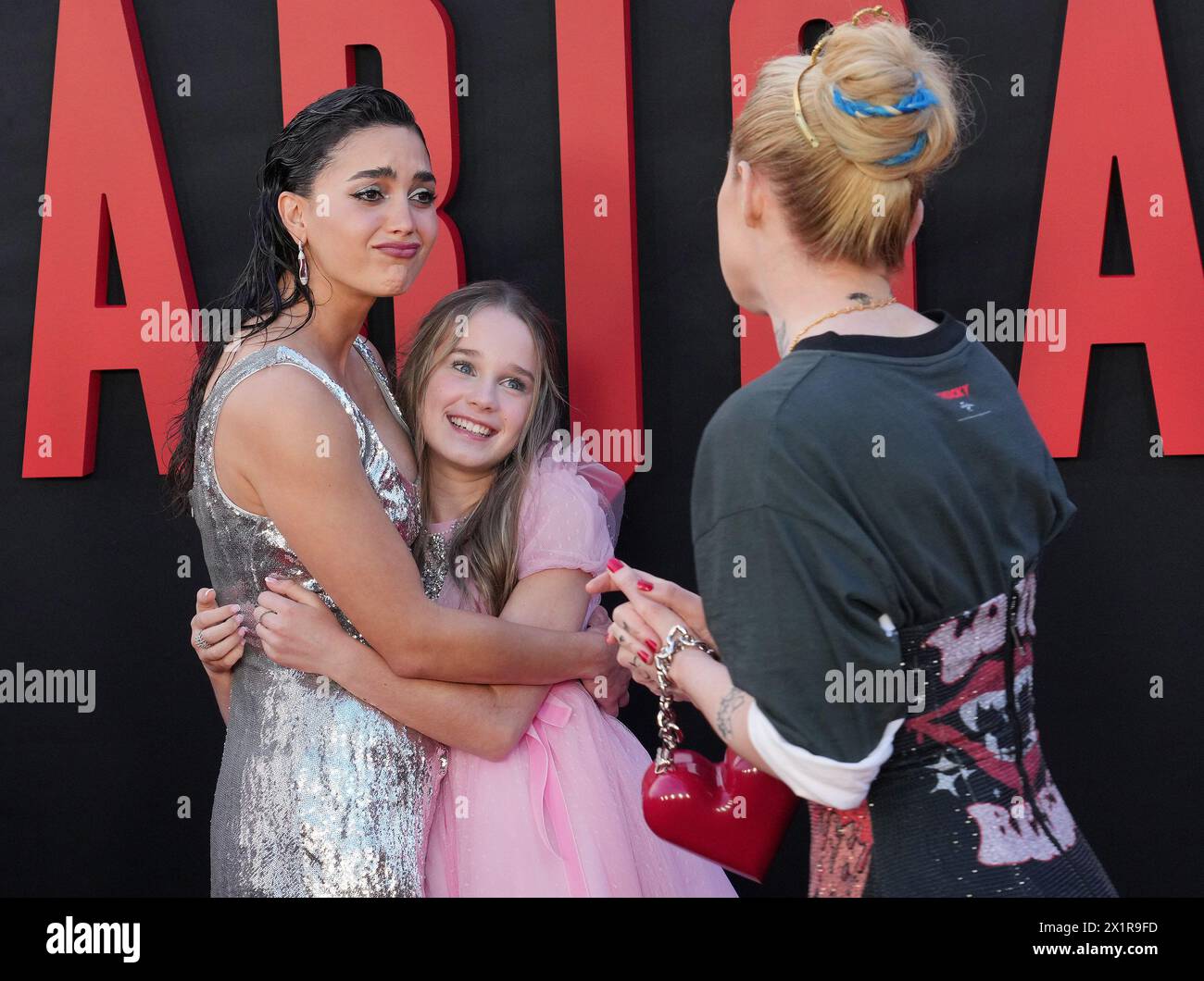 Los Angeles, USA. April 2024. (L-R) Melissa Barrera, Alisha Weir und Kathryn Newton bei der Premiere der Universal Pictures ABIGAIL Los Angeles im Regency Village Theatre in Westwood, KALIFORNIEN, am Mittwoch, den 17. April 2024. (Foto: Sthanlee B. Mirador/SIPA USA) Credit: SIPA USA/Alamy Live News Stockfoto