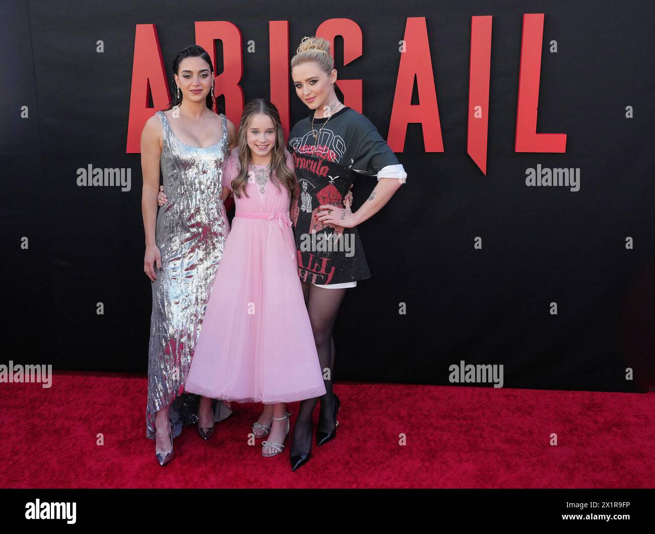 Los Angeles, USA. April 2024. (L-R) Melissa Barrera, Alisha Weir und Kathryn Newton bei der Premiere der Universal Pictures ABIGAIL Los Angeles im Regency Village Theatre in Westwood, KALIFORNIEN, am Mittwoch, den 17. April 2024. (Foto: Sthanlee B. Mirador/SIPA USA) Credit: SIPA USA/Alamy Live News Stockfoto