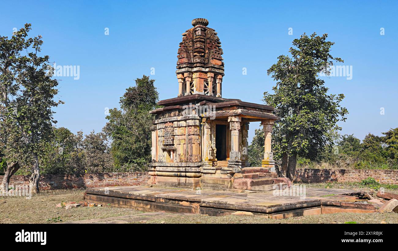 Blick auf den Kuraiya Bir Tempel, der Lord Shiva gewidmet ist, aus dem 8. Jahrhundert, Deogarh, Lalitpur, Uttar Pradesh, Indien. Stockfoto